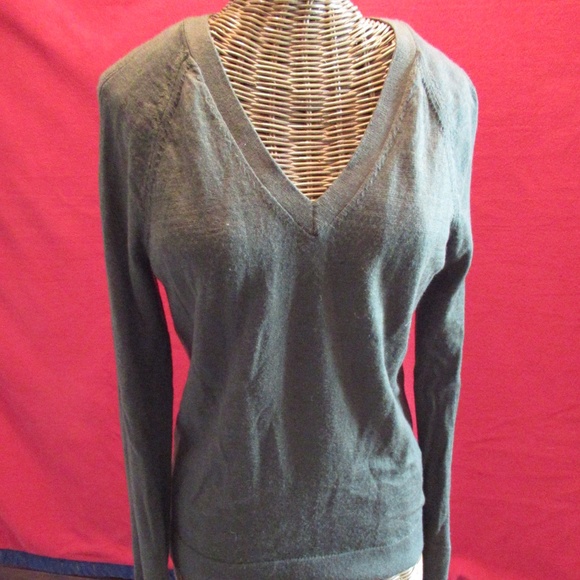 Banana Republic Olive Green V-neck women's sweater - Picture 1 of 8